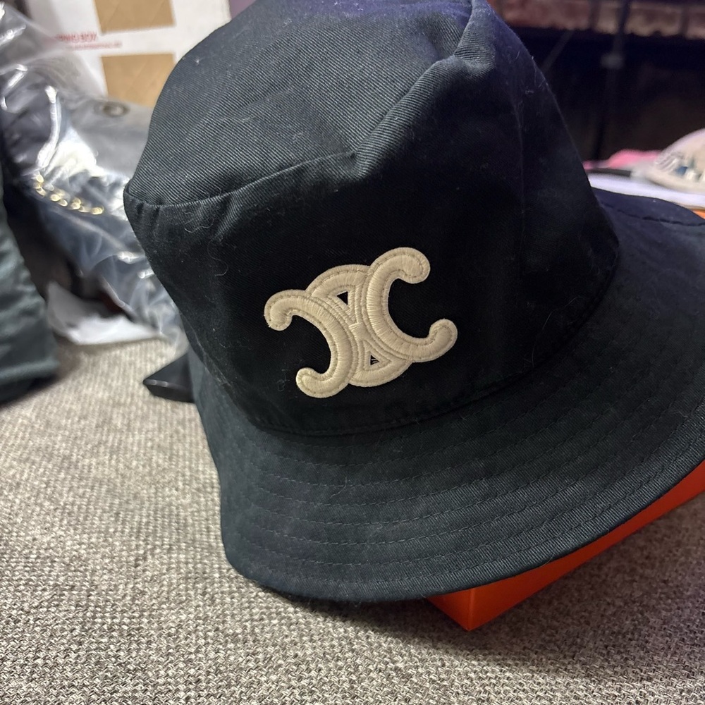 Celine black Hat with White BOB WITH TRIOMPHE PATCH IN COTTON GABARDINE - Picture 2 of 12
